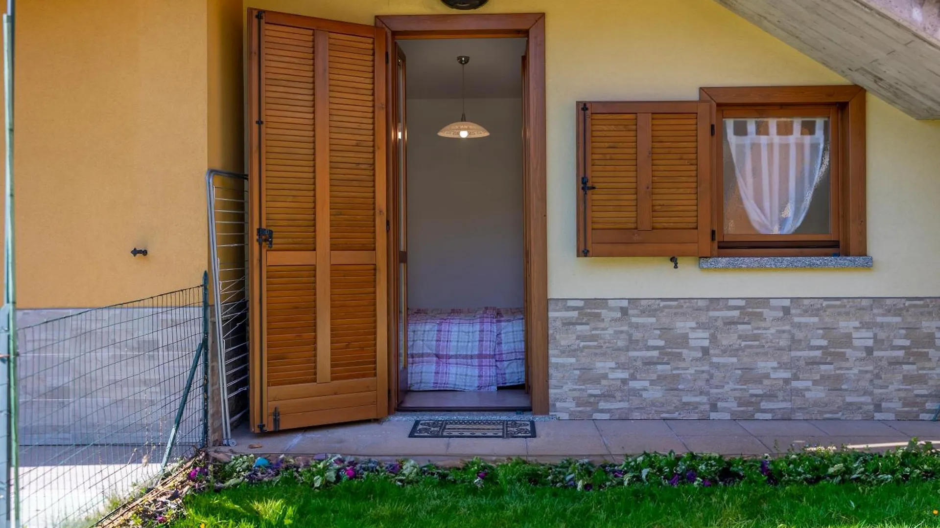 Casa Fiocco Di Neve Con Giardino, Box, Wifi, Self Check In Apartment Clusone Italy